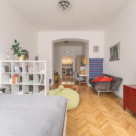 Bright & Spacious Loft With Basilica View Будапеща Екстериор снимка