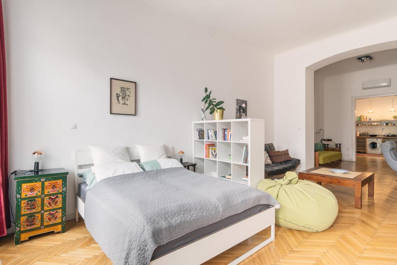 Bright & Spacious Loft With Basilica View Будапеща Екстериор снимка