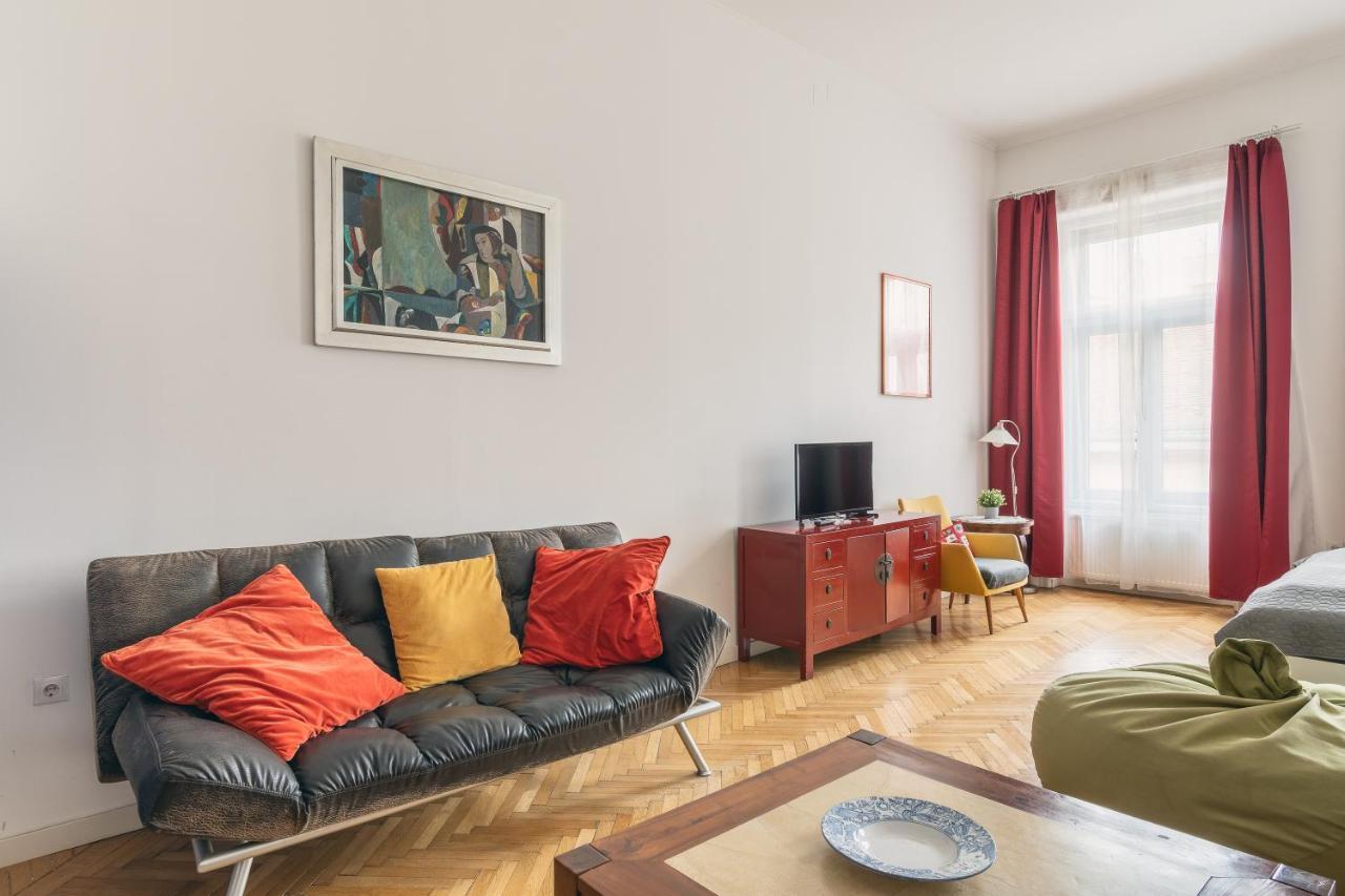 Bright & Spacious Loft With Basilica View Будапеща Екстериор снимка